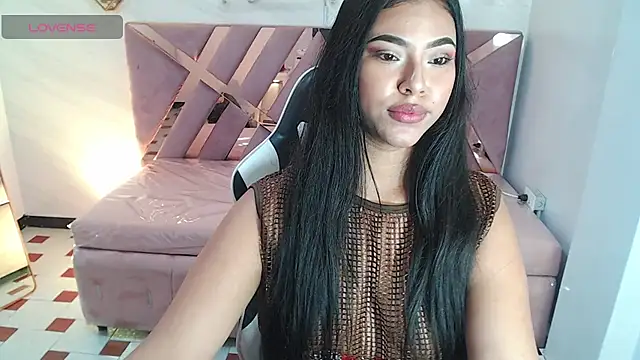 Snapshot of Kendall_Queen_v chatting on December 18, 2025, 12:06 am Kendall Queen v online show from December 18, 2025, 12:06 am