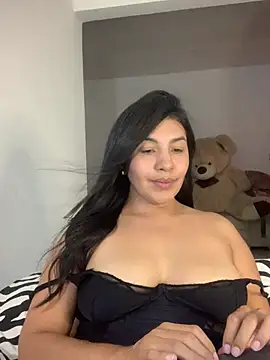Snapshot of sarah_benz_ chatting on May 7, 2026, 10:48 pm sarah benz online show from May 7, 2026, 10:48 pm