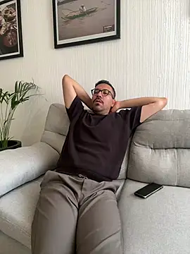 AdrianGarcia89 online show from April 18, 2026, 7:07 pm