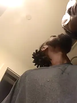 Snapshot of AverageAnt_ chatting on February 15, 2026, 6:54 am AverageAnt online show from February 15, 2026, 6:54 am