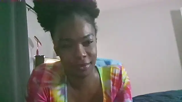 Snapshot of luxmina chatting on December 17, 2025, 4:24 pm luxmina online show from December 17, 2025, 4:24 pm