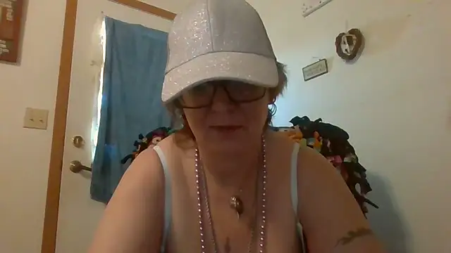 becky1111 online show from May 6, 2026, 2:55 pm