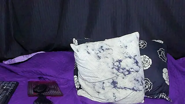 Snapshot of _natzury_ chatting on July 28, 2026, 1:10 pm natzury online show from July 28, 2026, 1:10 pm