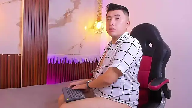 BrunoVega1 online show from December 19, 2025, 1:18 pm