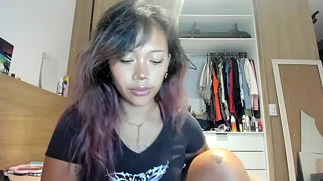 Snapshot of heavenngirlyy444 chatting on December 18, 2025, 7:14 am heavenngirlyy444 online show from December 18, 2025, 7:14 am