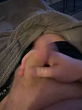 Snapshot of bigB822 chatting on December 17, 2025, 6:03 pm bigB822 online show from December 17, 2025, 6:03 pm