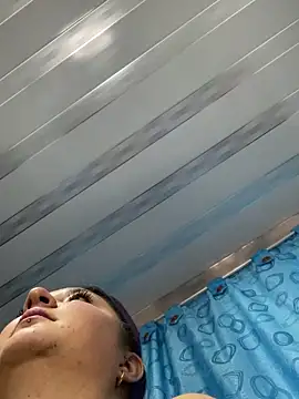 Snapshot of Rousse_SQ chatting on December 18, 2025, 7:31 pm Rousse SQ online show from December 18, 2025, 7:31 pm