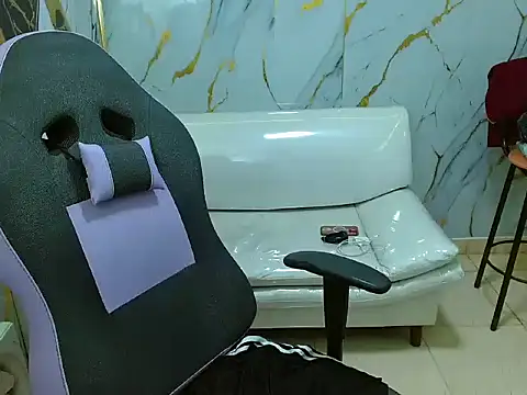 Boy tatto77 online show from March 14, 2026, 12:32 pm