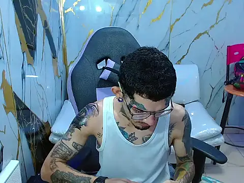 Snapshot of Boy_tatto77 chatting on May 22, 2026, 11:16 am Boy tatto77 online show from May 22, 2026, 11:16 am