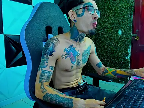 Snapshot of Boy_tatto77 chatting on May 27, 2026, 12:02 pm Boy tatto77 online show from May 27, 2026, 12:02 pm