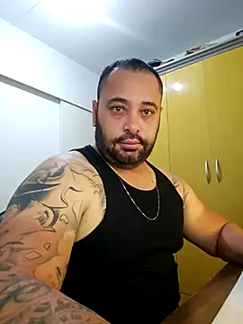 Snapshot of drlluis chatting on December 17, 2025, 9:21 pm drlluis online show from December 17, 2025, 9:21 pm