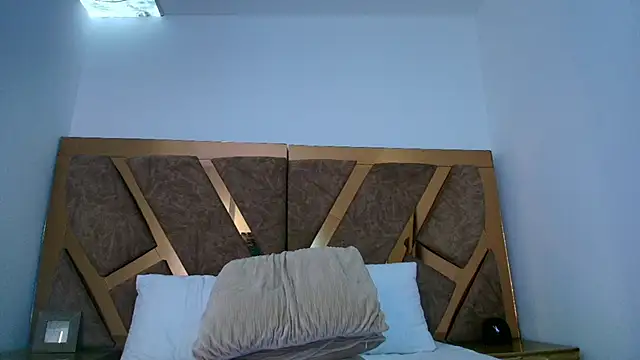 violet  rouse   online show from February 20, 2026, 5:13 pm