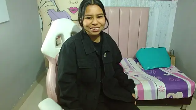 Snapshot of chloe_lust chatting on December 19, 2025, 6:31 am chloe lust online show from December 19, 2025, 6:31 am