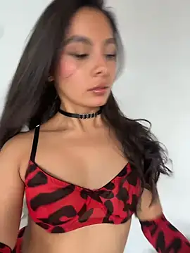 Nicollewest1 online show from February 20, 2026, 4:51 pm