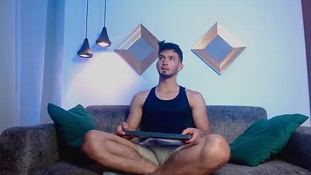 Snapshot of HarryFosster chatting on July 4, 2026, 1:28 pm HarryFosster online show from July 4, 2026, 1:28 pm