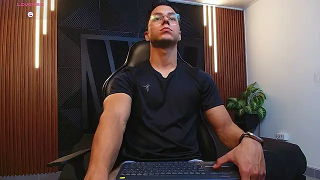 Noah Clarkk online show from February 10, 2026, 11:42 pm