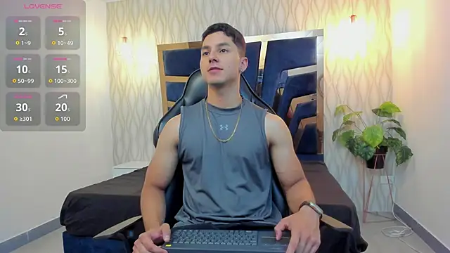 Snapshot of Noah_Clarkk chatting on April 27, 2026, 5:11 pm Noah Clarkk online show from April 27, 2026, 5:11 pm