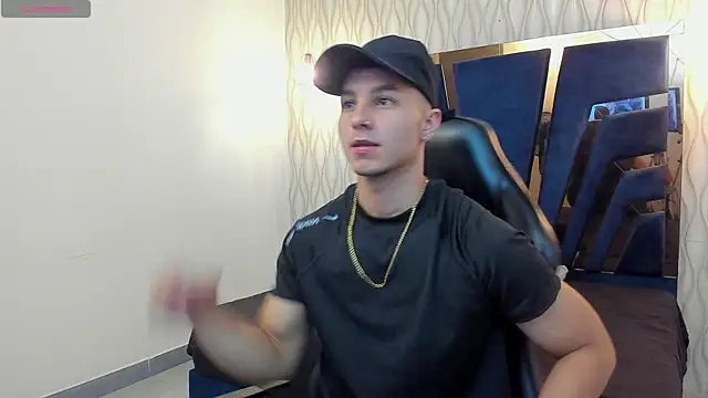 Snapshot of Noah_Clarkk chatting on May 4, 2026, 5:20 pm Noah Clarkk online show from May 4, 2026, 5:20 pm