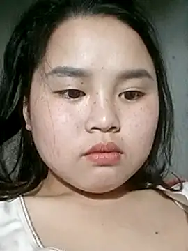 Snapshot of Daisy-y chatting on December 19, 2025, 2:40 am Daisy-y online show from December 19, 2025, 2:40 am