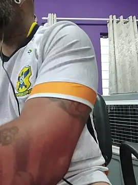 morenoteza0 online show from December 19, 2025, 9:22 pm