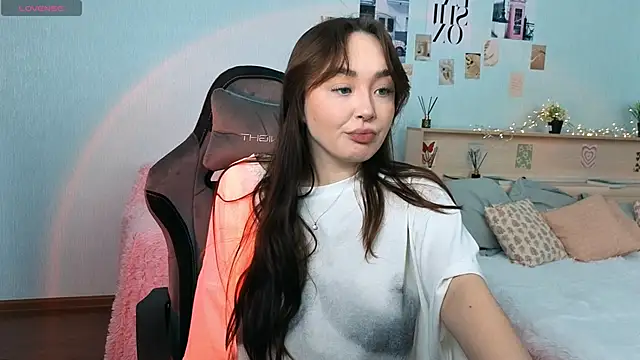 fallin lovee online show from December 23, 2025, 5:27 am