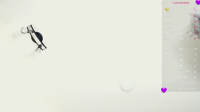 Agatha Dubois4  online show from February 3, 2026, 6:22 am