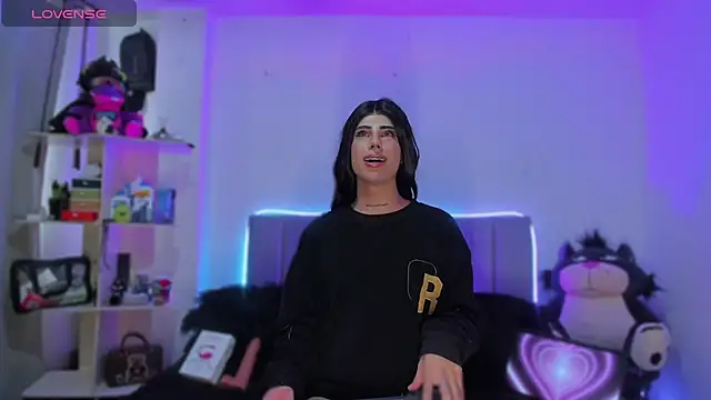 Emily pena online show from December 18, 2025, 7:53 pm