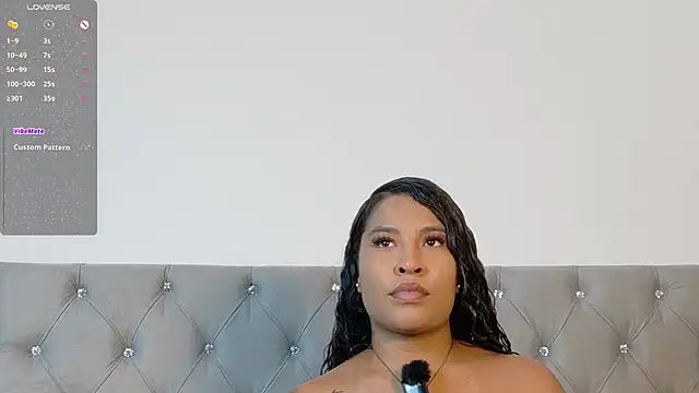 izzybelmonth12 online show from February 19, 2026, 8:27 pm