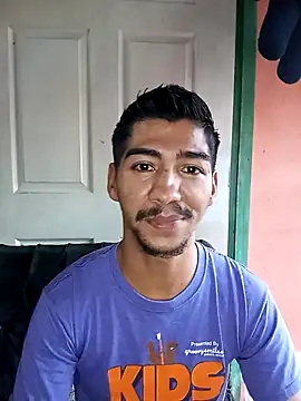 Snapshot of MR_OSMAR chatting on December 18, 2025, 10:38 pm MR OSMAR online show from December 18, 2025, 10:38 pm