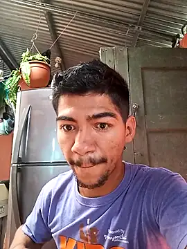 Snapshot of MR_OSMAR chatting on December 19, 2025, 4:36 pm MR OSMAR online show from December 19, 2025, 4:36 pm