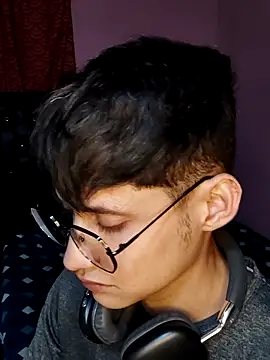 Snapshot of Axell-1997 chatting on December 19, 2025, 2:18 am Axell-1997 online show from December 19, 2025, 2:18 am