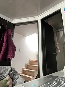 anna-evans09 online show from January 9, 2026, 8:32 pm