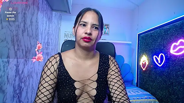 nicol ross19 online show from March 10, 2026, 3:11 am