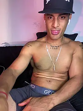 Snapshot of Maicol_xxxx chatting on March 10, 2026, 6:29 am Maicol xxxx online show from March 10, 2026, 6:29 am