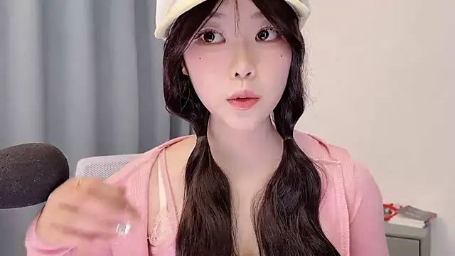 smalldaisy online show from March 20, 2026, 2:27 am