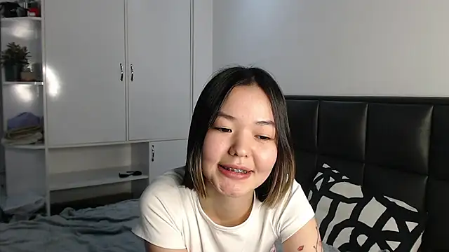 niia mur online show from February 22, 2026, 5:55 pm