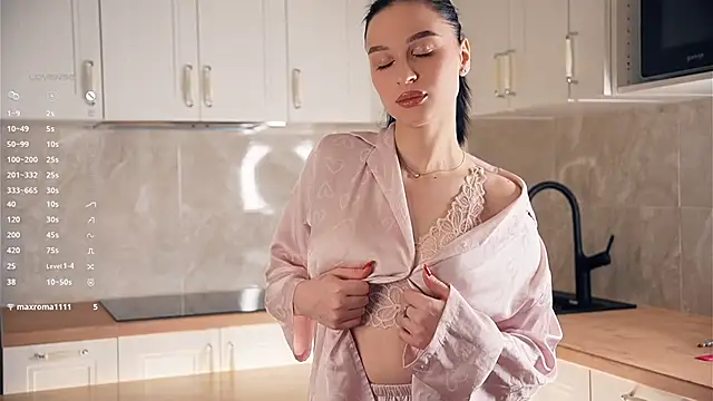 TyraEspina online show from January 8, 2026, 9:17 pm