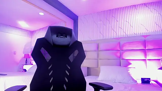 ManuelaEvans  online show from February 16, 2026, 8:49 pm