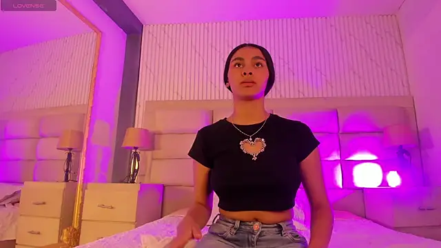 ManuelaEvans  online show from April 2, 2026, 9:01 pm