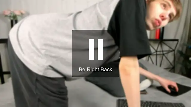 andyyzzz online show from March 8, 2026, 2:04 am