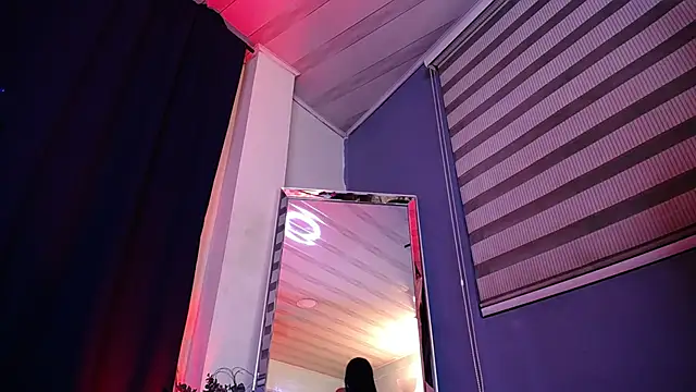 Snapshot of Emilyy05_ chatting on February 13, 2026, 3:13 am Emilyy05 online show from February 13, 2026, 3:13 am