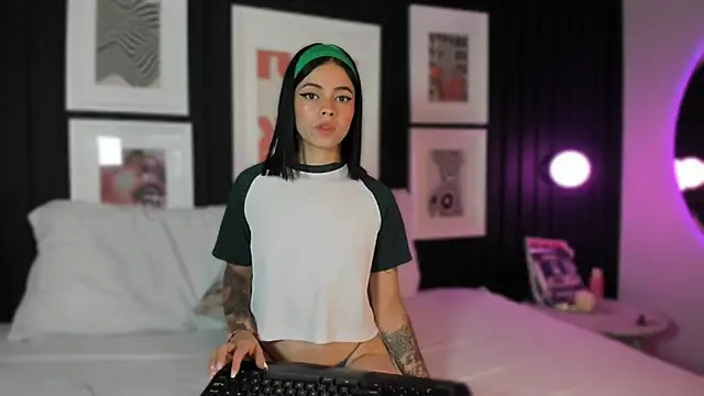 Snapshot of leslie_thompson chatting on January 6, 2026, 8:12 pm leslie thompson online show from January 6, 2026, 8:12 pm