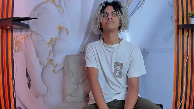 Snapshot of Victor_LatinBoy chatting on December 20, 2025, 6:48 pm Victor LatinBoy online show from December 20, 2025, 6:48 pm