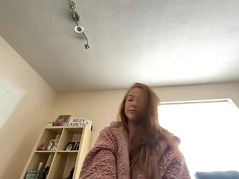 HollyHaze online show from March 28, 2026, 10:48 am