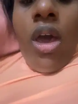 amorasecy online show from March 8, 2026, 11:25 am