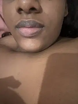 amorasecy online show from March 18, 2026, 9:01 am