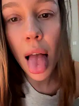 Snapshot of Ann_web chatting on December 21, 2025, 5:31 pm Ann web online show from December 21, 2025, 5:31 pm