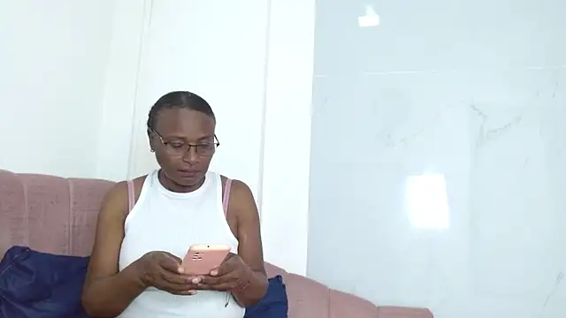 CleopatraIsis online show from December 22, 2025, 7:33 pm