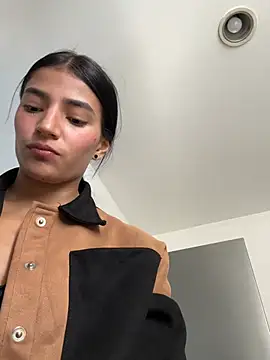 Ema Rose  online show from February 5, 2026, 7:07 pm