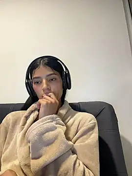Snapshot of Ema_Rose_ chatting on June 18, 2026, 12:55 am Ema Rose online show from June 18, 2026, 12:55 am